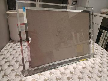 cornice vetro e metallo 