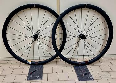 COPPIA RUOTE STRADA RESERVE 34/37 DT 240 SHIMANO