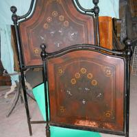 Letti antichi in ferro battuto decorato