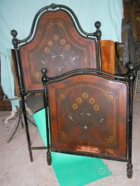 Letti antichi in ferro battuto decorato