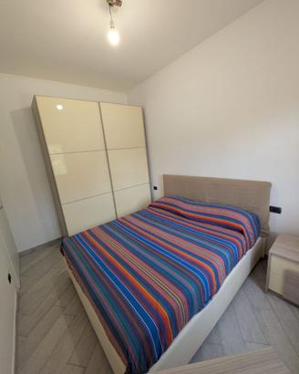 Camera da letto cmpleta con letto contenitore