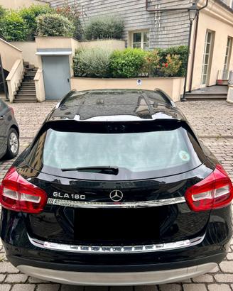 Mercedes-Benz GLA 180d Business Automatica