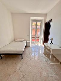 Stanza con bagno privato e balcone