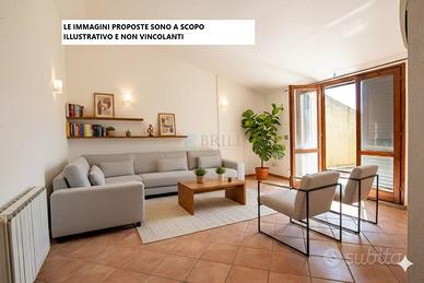 Tempio Pausania: ampio trilocale all'ultimo piano