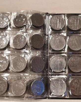 Raccoglitore pieno di monete italiane