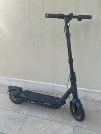 monopattino elettrico ninebot