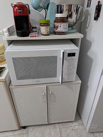 mobile per microonde bianco