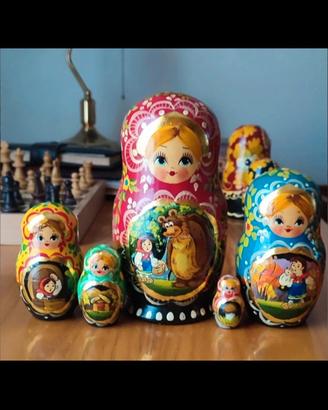 Matrioska russa istoriata 