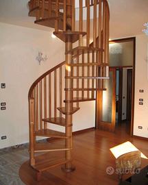 Scala a chiocciola in legno