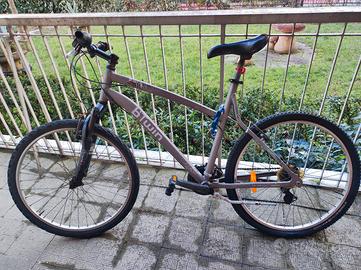 Bicicletta MTB B’TWIN Rockrider 26+ lucchetto