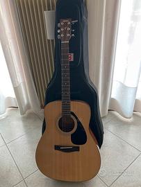 Chitarra acustica YAMAHA mai usata
