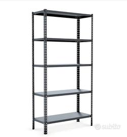 scaffali di metallo 