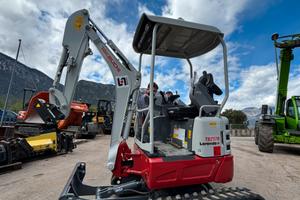 Miniescavatore takeuchi