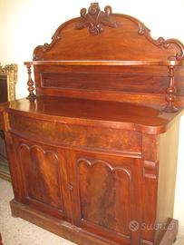 Credenza Vittoriana