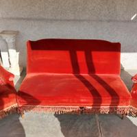 Divanetto con due poltrone 