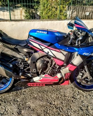 Yamaha R1 2023 