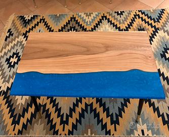 Tavolino Artigianale in Legno Massello e Resina