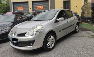 Renault Clio 1.2 benzina frizione e motore 