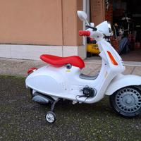 Vespa giocattolo elettrica