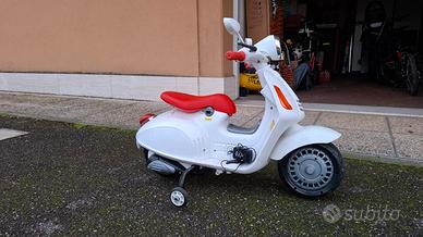 Vespa giocattolo elettrica
