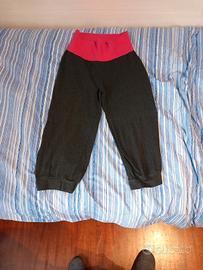 pantaloni yoga Decathlon grigi e fucsia