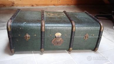 Antico baule da viaggio