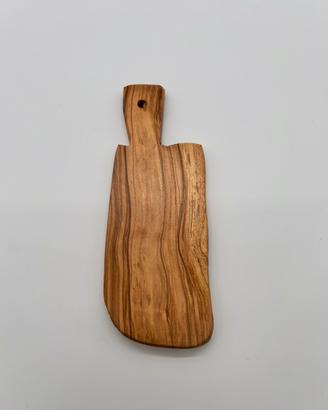 Tagliere artigianale in legno d'olivo sagomato