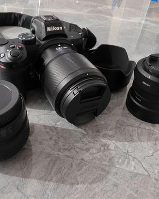 nikon z5 completa di 3 obiettivi.