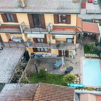 VILLA A SCHIERA A TROVO