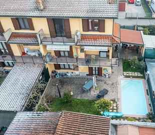 VILLA A SCHIERA A TROVO