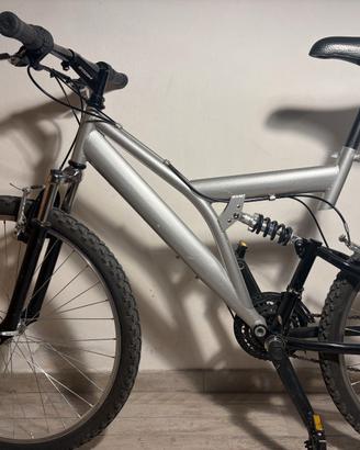 MountainBike - MTB - Biammortizzata Argento e Nera