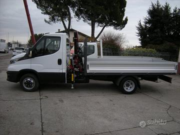 Iveco Daily 35-140 con gru e cassone fisso