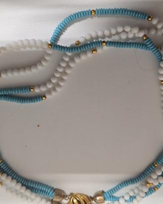 👉 Collana perline azzurre e bianche stile estivo