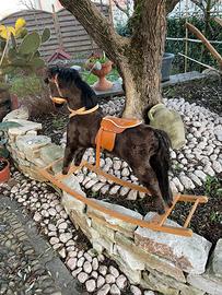 Cavallo a dondolo