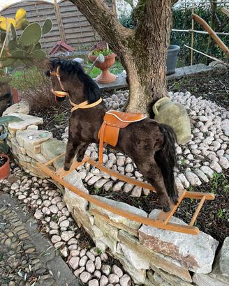 Cavallo a dondolo