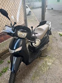 Peugeot tweet 125 2020