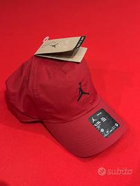 Cappellino Jordan rosso con logo Jumpman