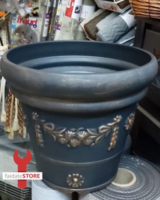 Vaso da giardino in resina decorato