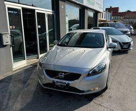VOLVO V40 D2 Geartronic Momentum