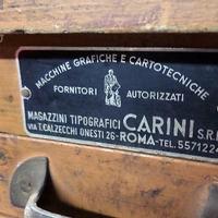 Vecchio mobile da tipografo