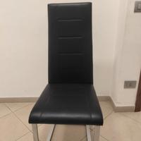 8 sedie con schienale in pelle nera e piedi