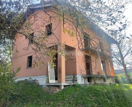 VILLA BIFAMILIARE LIBERA SU 4 LATI IMMERSA IN 3000