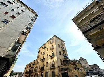 2 LOCALI A NAPOLI
