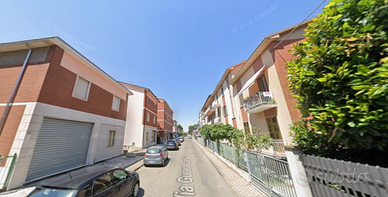 Stanza a 250EU IN AMPIO APPARTAMENTO CON DUE BAGNI
