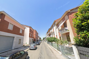 Stanza a 250EU IN AMPIO APPARTAMENTO CON DUE BAGNI