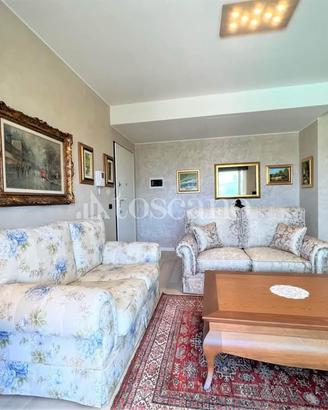 Divano 2 posti - tappezzeria beige/blu floreale
