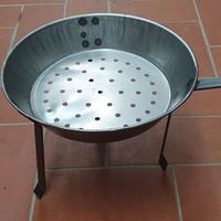🔥 Padella cuoci castagne con piedi alti - NUOVA