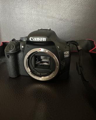 Canon 550D + Obiettivo 18-135mm + Kit Completo