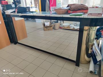 Arredo negozio bancone scaffale