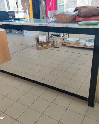 Arredo negozio bancone scaffale